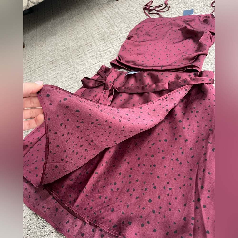 NWT Abercrombie & Fitch Satin Wrap Set in Burgundy Pattern - Picture 6 of 7